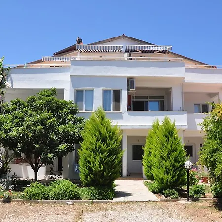 Iskandil Aparthotel *